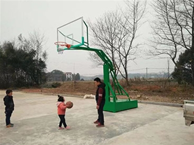 篮球场地